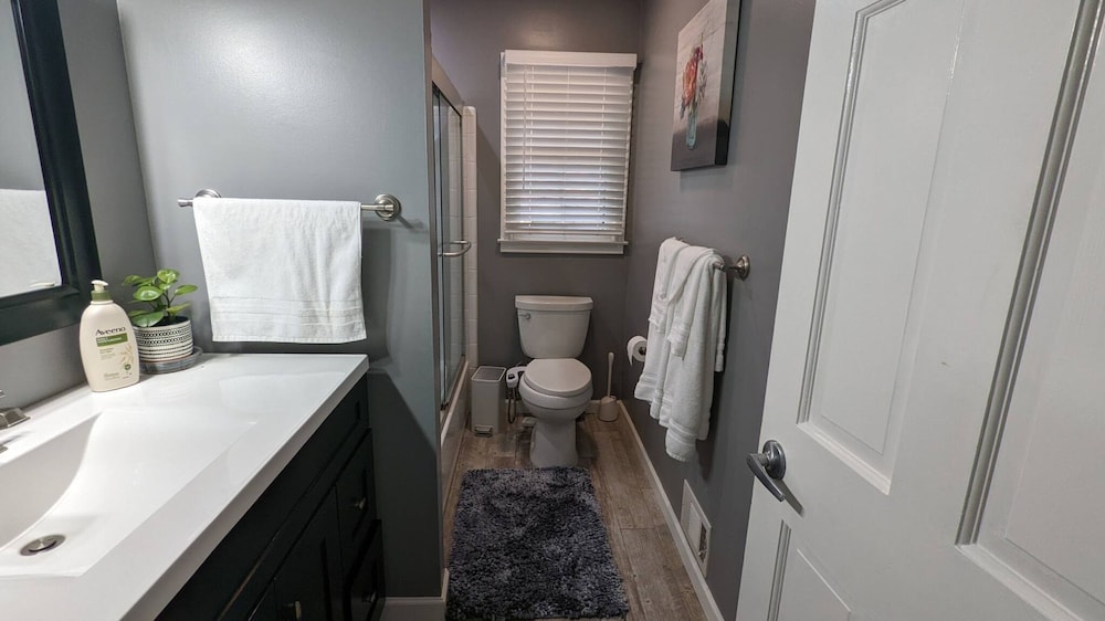 1303 Colony Dr Marietta - Full Home