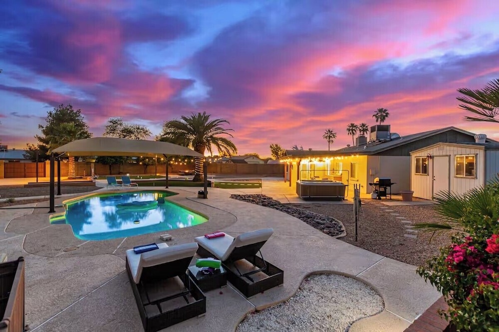 Chandler oasis with pool & hot tub