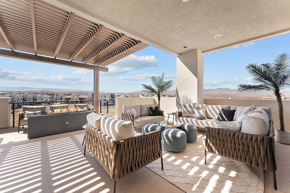 Sensory Escape 8 Bedroom Townhouse view 3