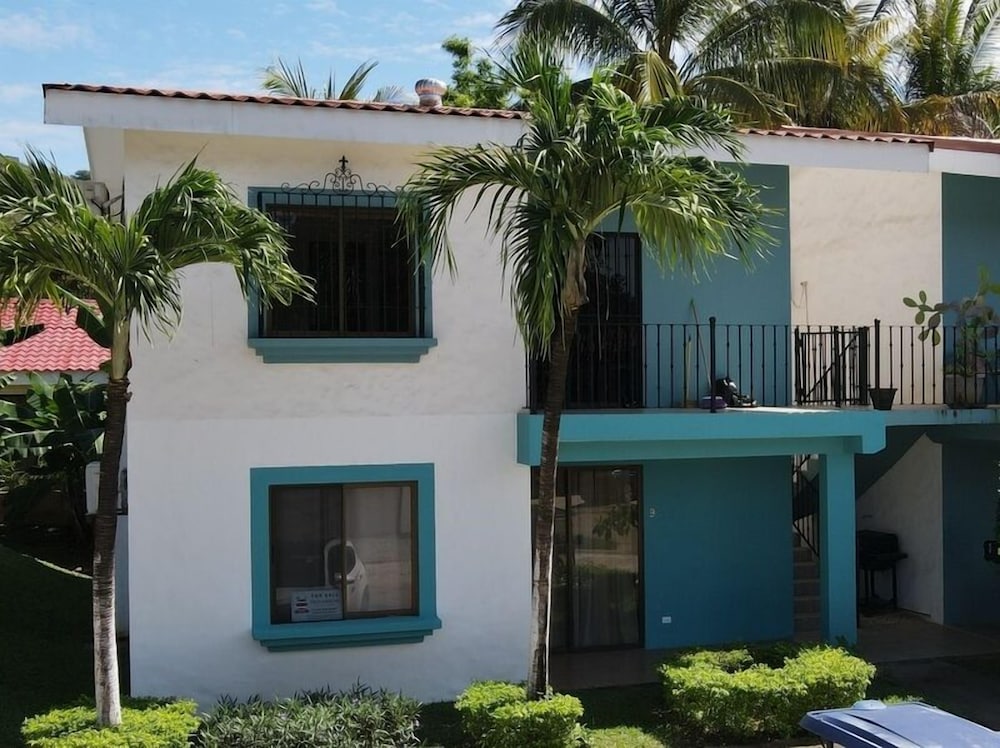Minimalist Condo with a Beautiful New Design, Enclosed Patio, and Shared Community Pool