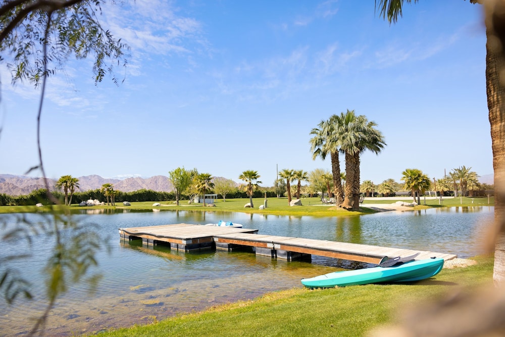 Buena Vista by Avantstay Massive Outdoor Oasis w Pool Spa Firepit