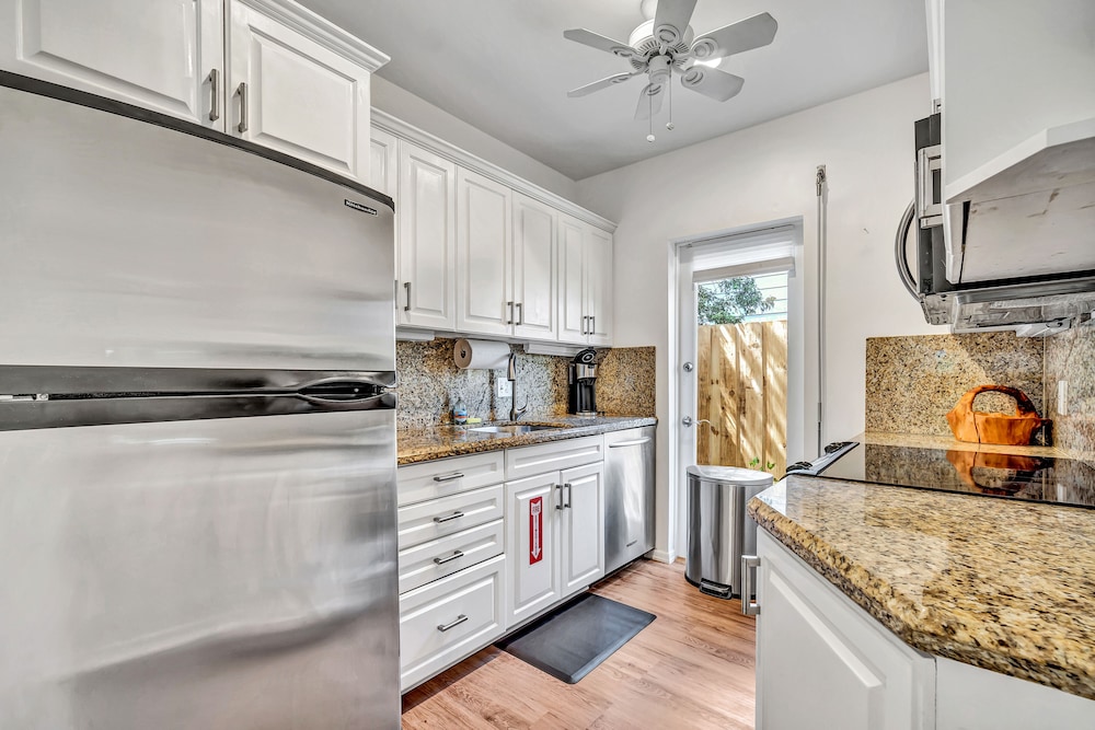 Family Home Heated Pool Victoria Park2BR view 4