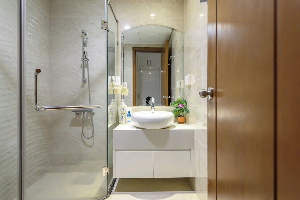 Apartment Landmark 81 by Urban Home