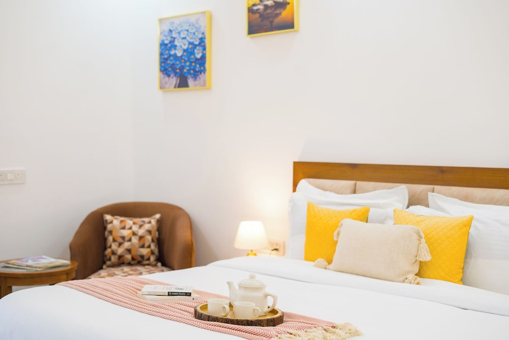 ELIVAAS 5 BHK With Pvt Pool - Zenora