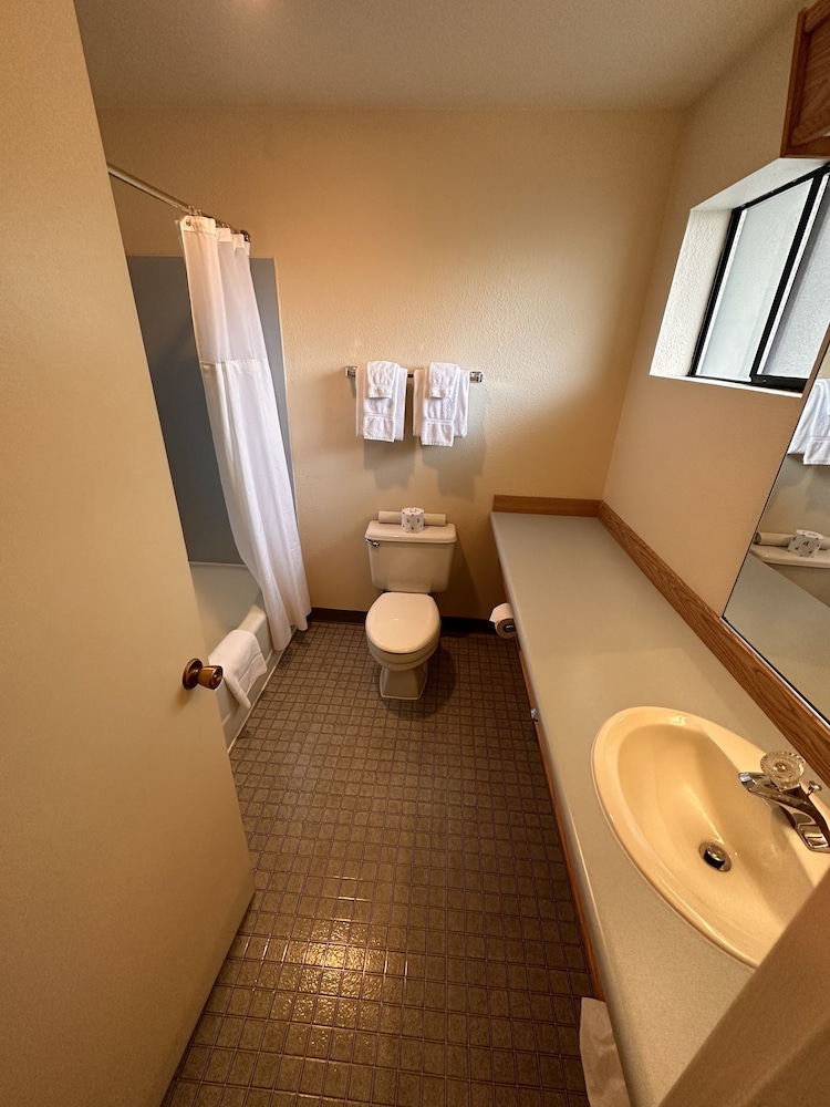 Astoria Crest Motel