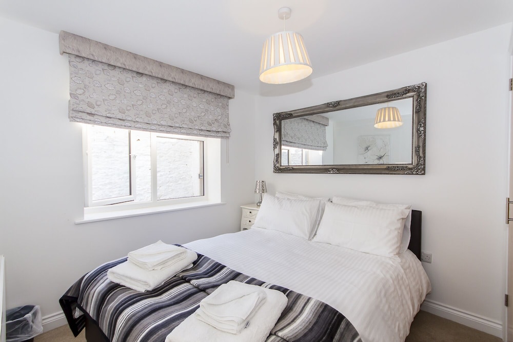 1 Bed- Drake's Den by Pureserviced view 4