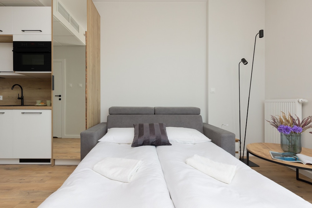 Pet-friendly Kasprzaka Studio by Renters view 3