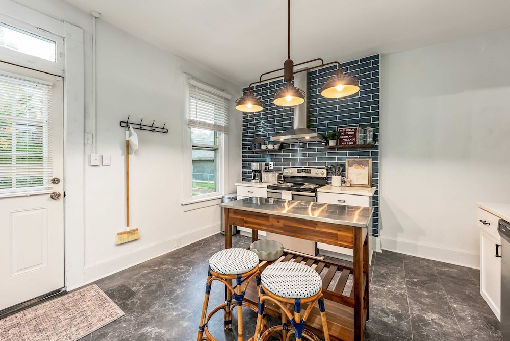 German Charm Suites Sleeps 8!