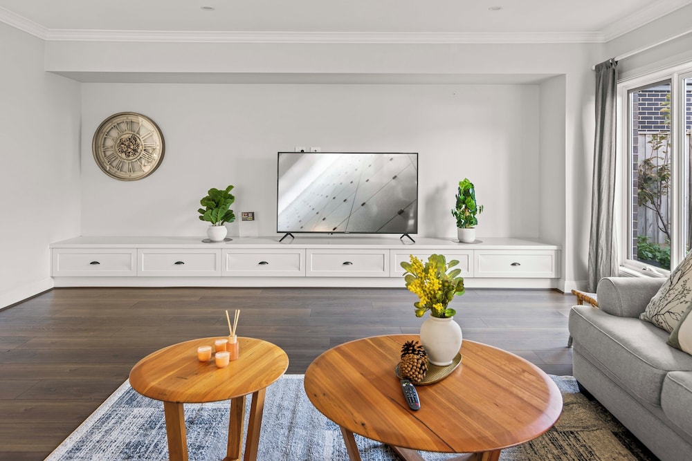 StayAU Contemporary 5BRM Families Home Point Cook