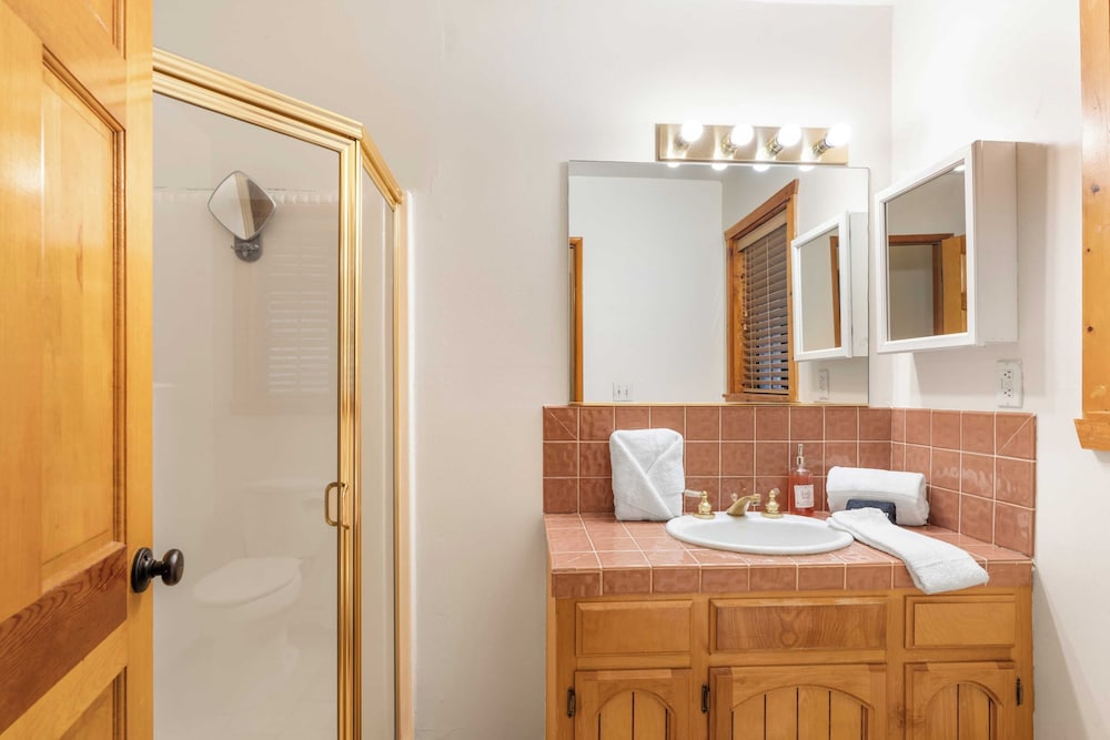 Lakeview Cabin w/ Game Room & Deck Near Ski Slopes & Trails Sleeps 20 Waterview by Avantstay