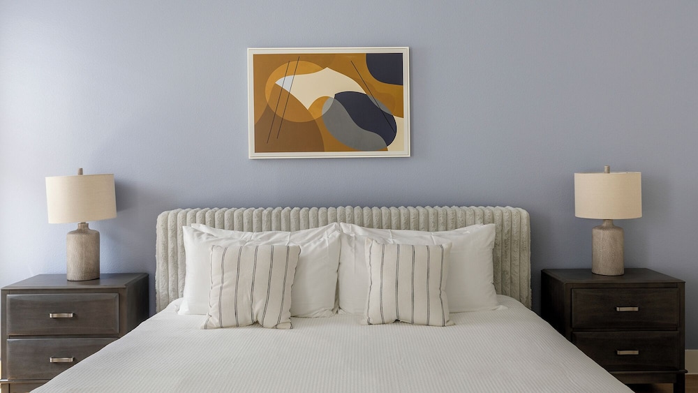 Landing Apartments - Downtown Dallas