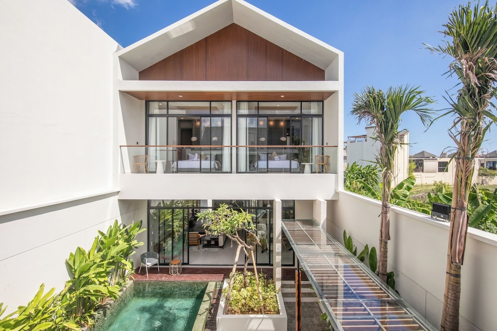 Elegant 3BR Escape Canggu AC 5min Shore