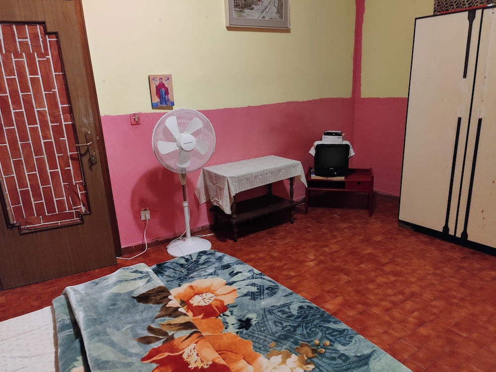 3 bed - Sleeps 6 - Mountain View - Parking - Pets