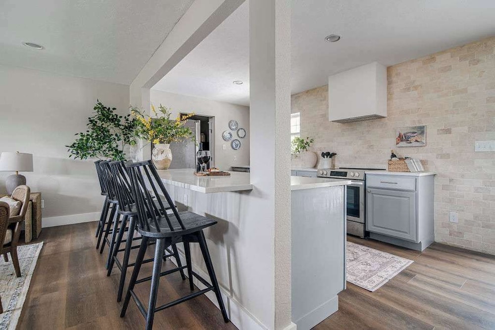 108 Wisteria Dr