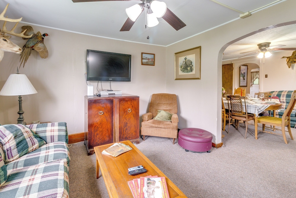 Pet-friendly Smithmill Retreat w/ Yard!