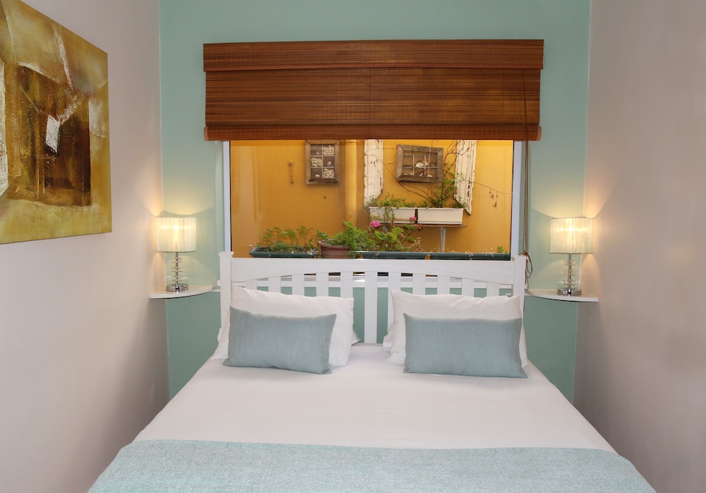 Dolphin Inn Guest House
