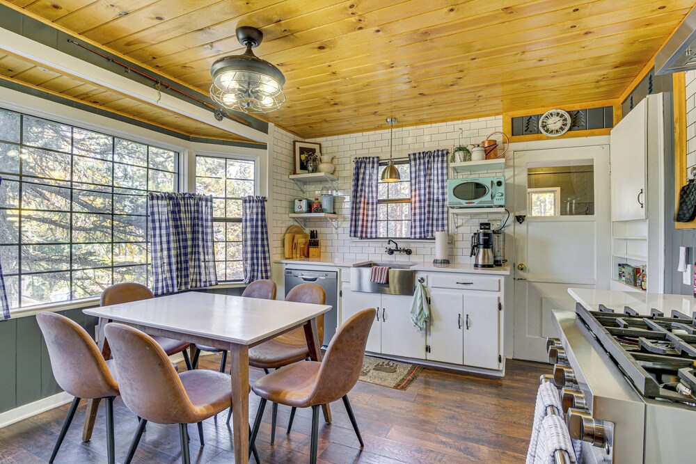 Hot Tub, Grill & Fire Pit: Cabin in Big Bear Lake