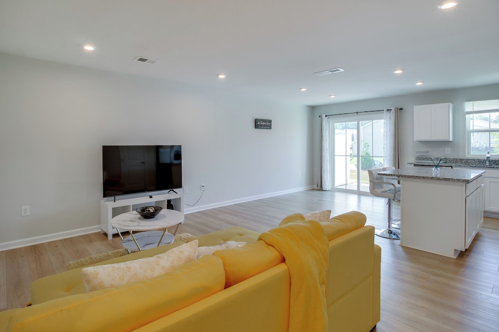 Modern Townhome w/ Patio 7 Mi to Dtwn Cartersville