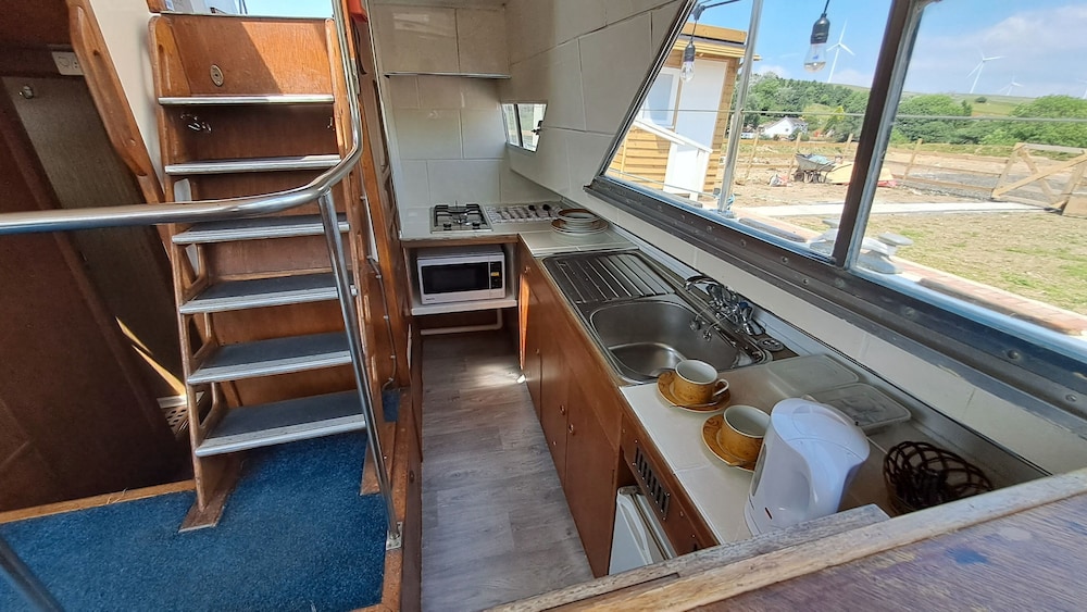 The Rose 37ft Lakeside Yacht inc Hot Tub view 5