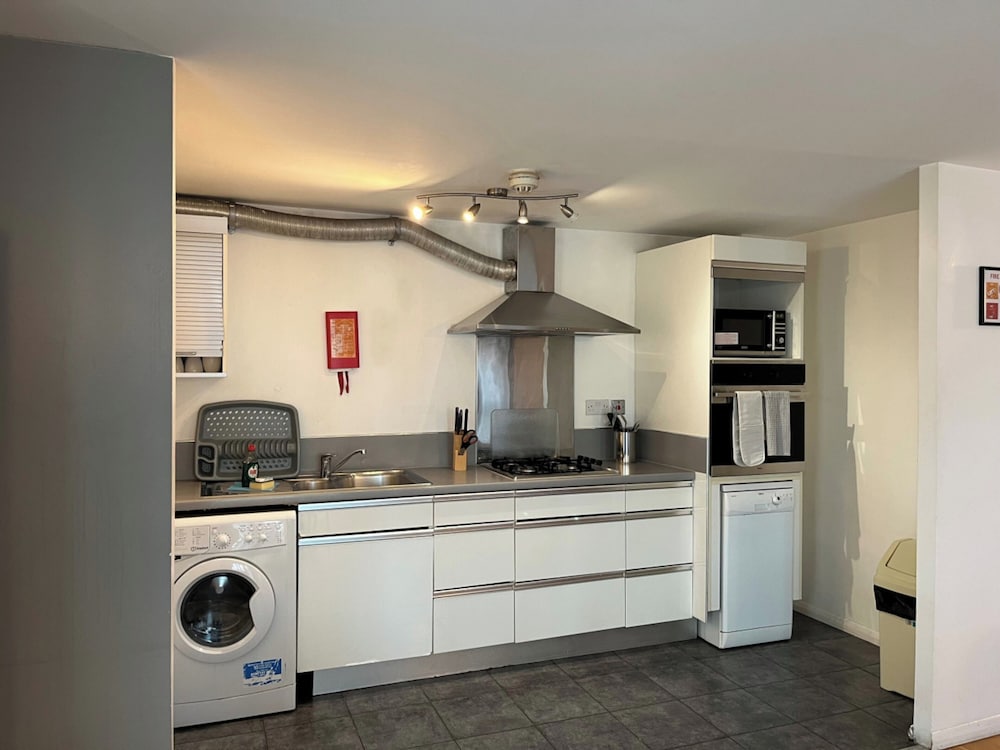 Premium 4Pax Apartment with Kitchen