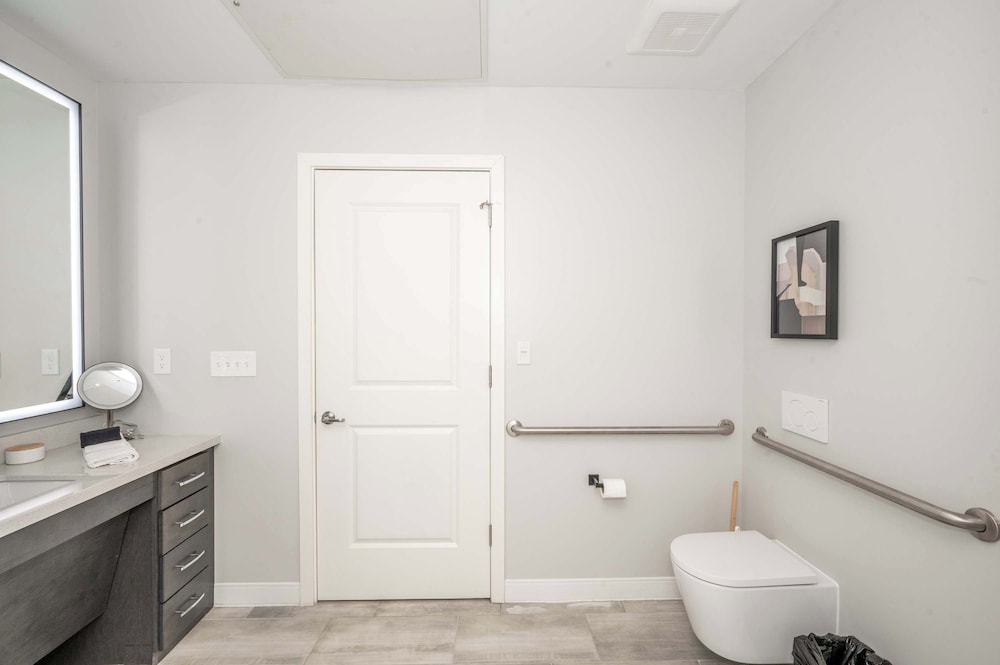 The 333 Suites 304 Stay for 2