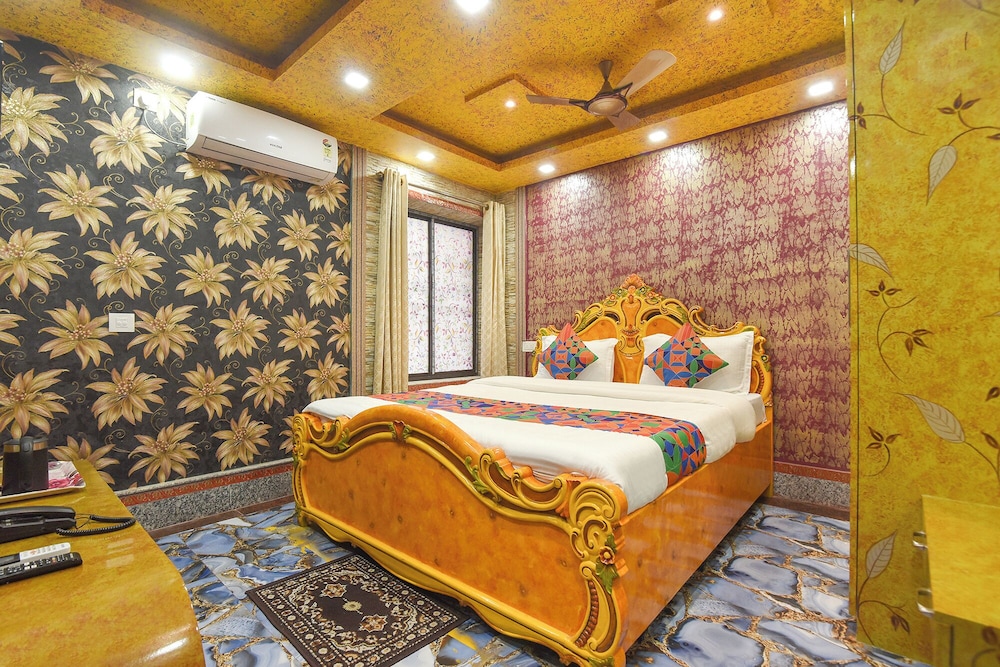 Fabhotel Rahi Crown