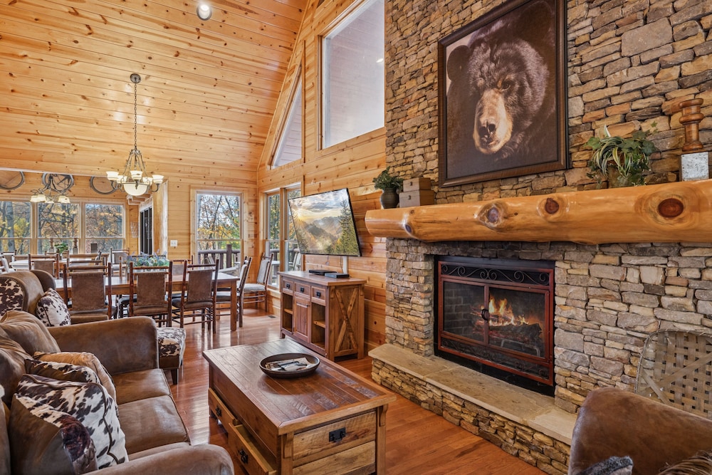 Pine Cone Cabin 4 Bedroom Cabin