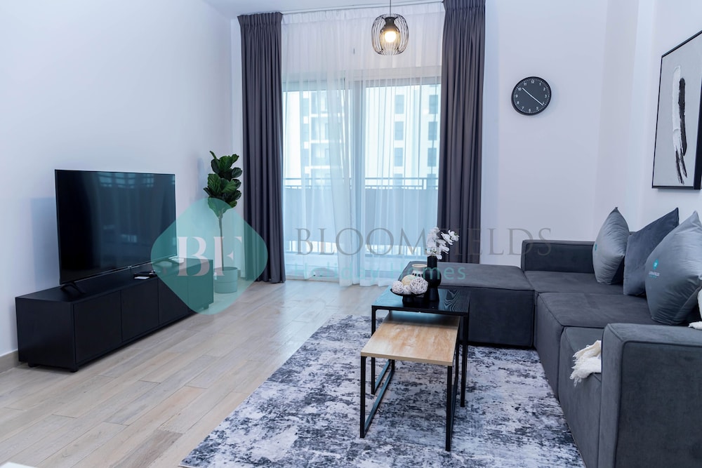 Bloomfields Elegant 1BR in Waters Edge