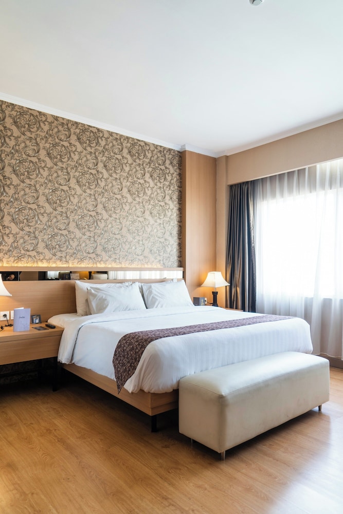 THE 9TH ELEMENT HOTEL