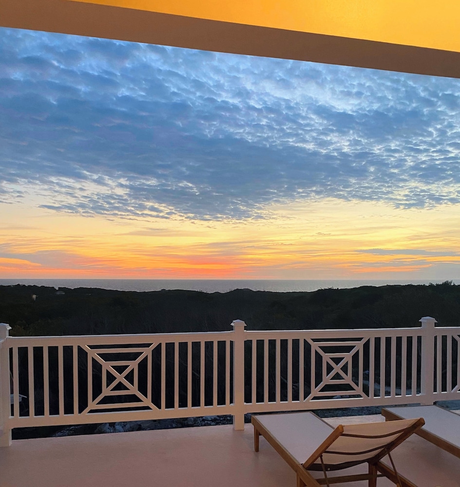 Paradise Cove: Oceanfront Haven With Infinity Pool