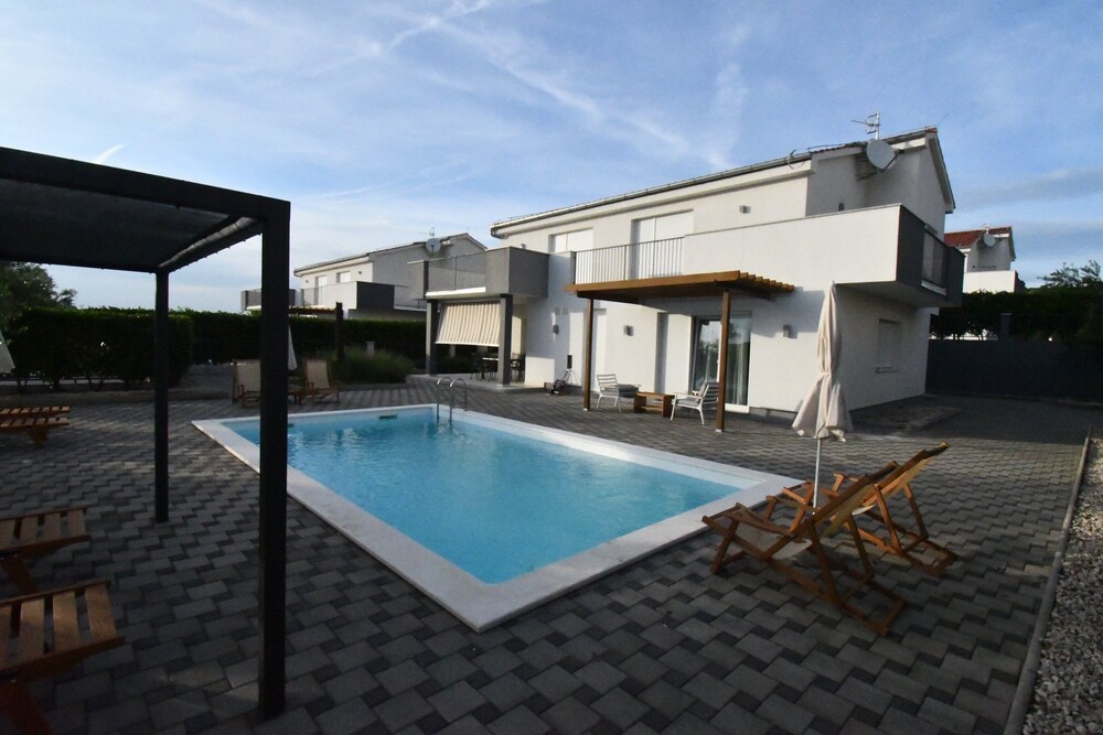 Luxury Escape With Swimming Pool & Modern Design
