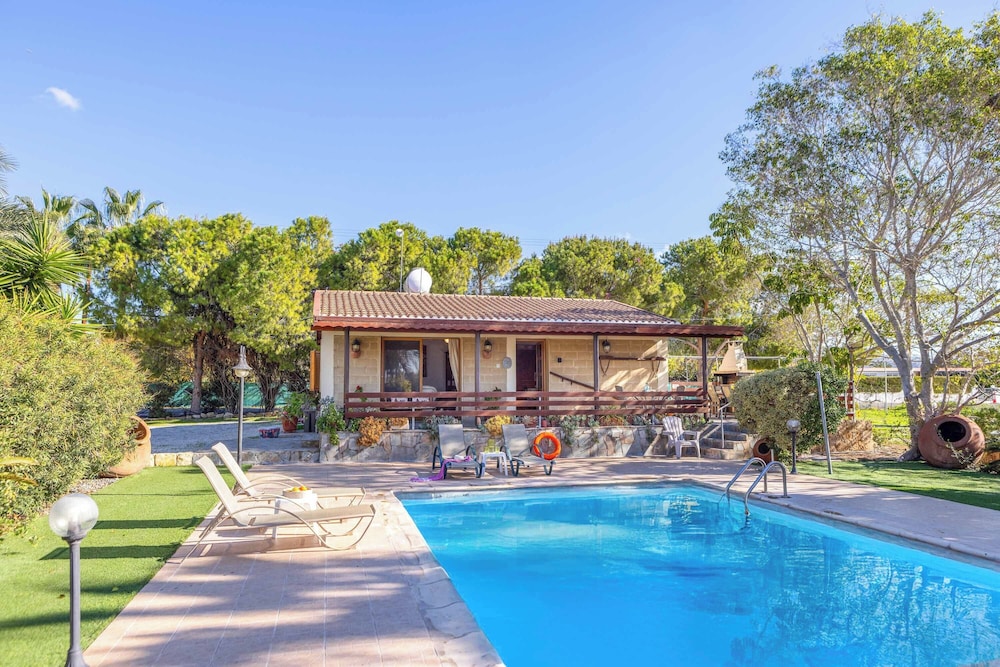 Coral Bay Cottage