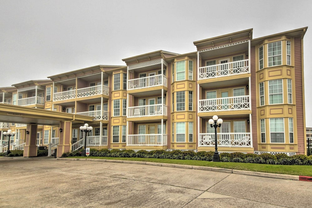 Walk to Pier & Beach: Coastal Condo in Galveston! view 3