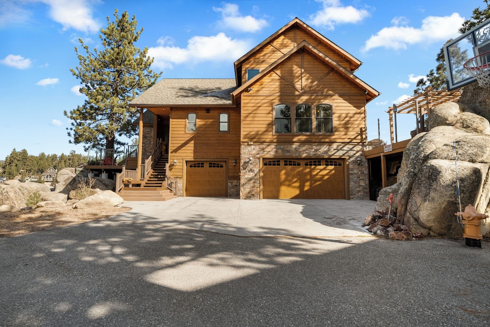 Boulder Cove Lakefront Estate
