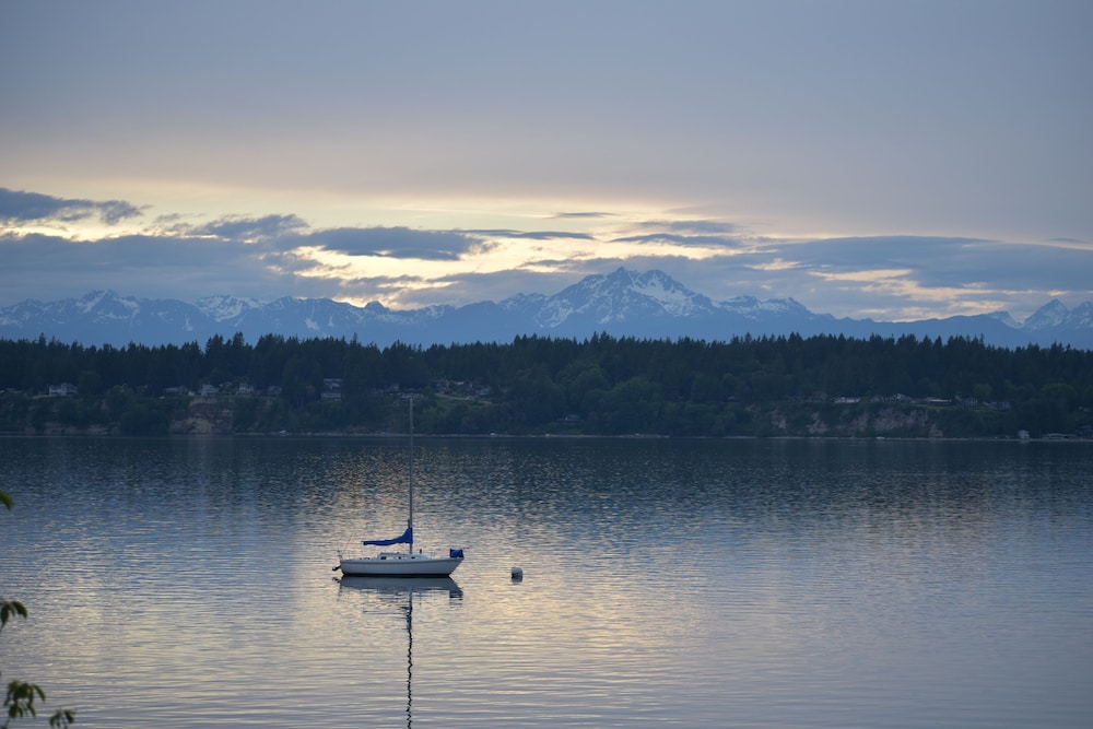 PNW MCM 155ft Private Waterfront Gem on Raft Island w/Hot Tub 3 Bedroom Home by RedAwning view 4