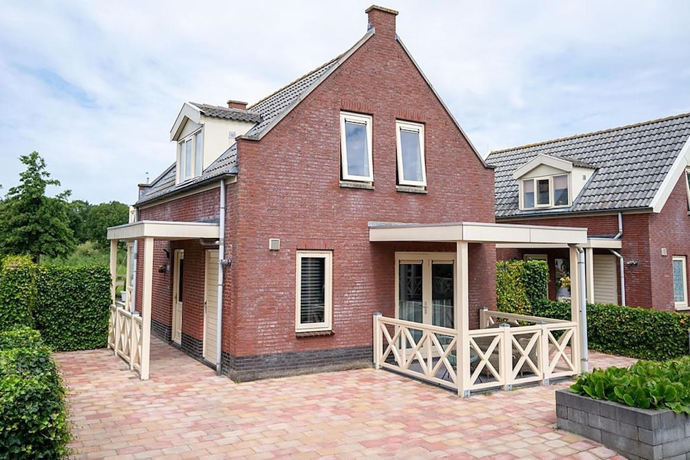 Bungalow by Water Near Rotterdam