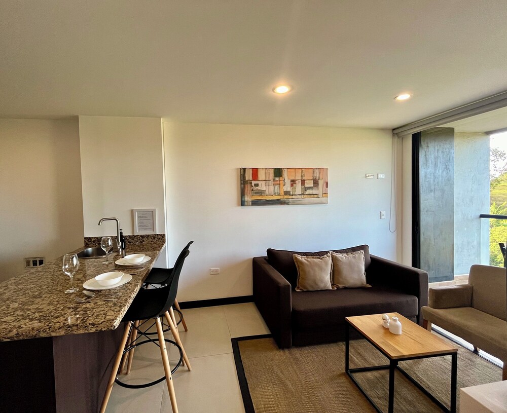 Room-apartasuite Cercana al Aeropuerto i
