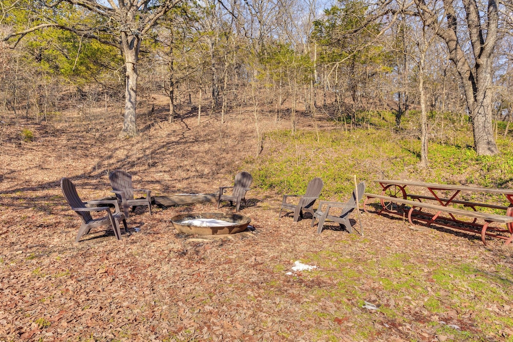 Hike, Fish & Explore: Family Cabin in Sulphur!