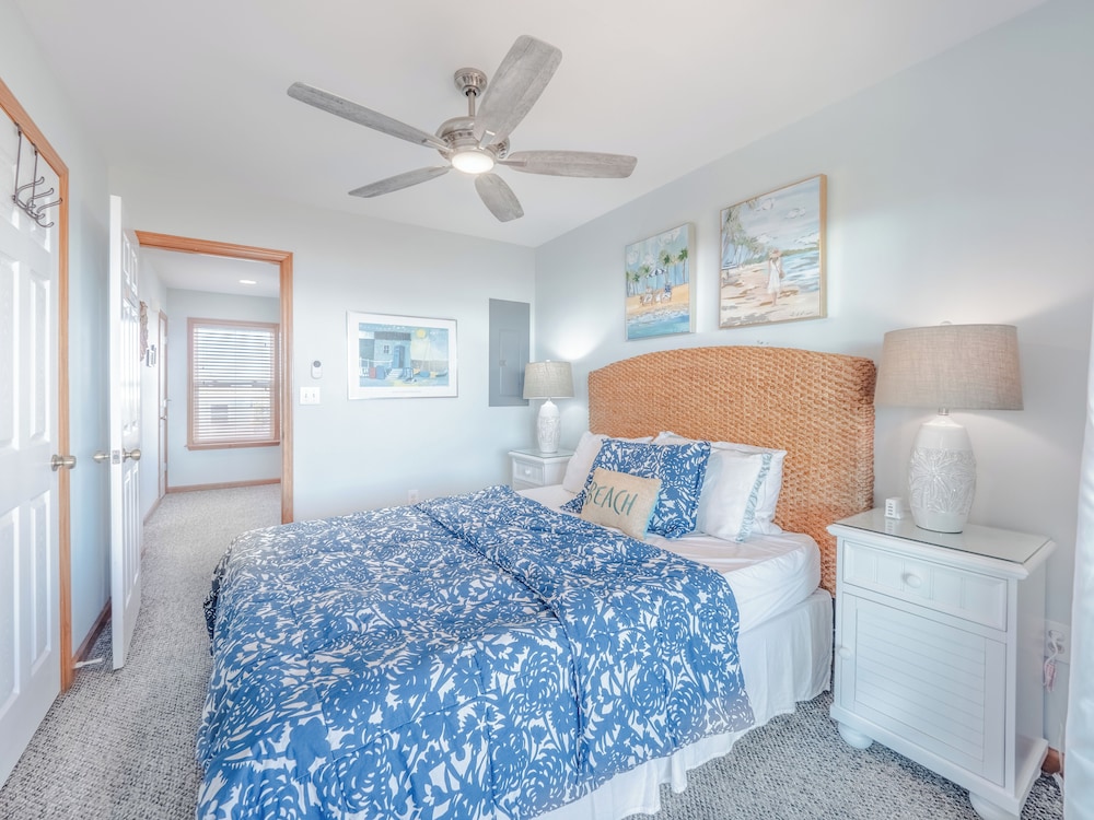 Paradise Palms by Topsail Realty