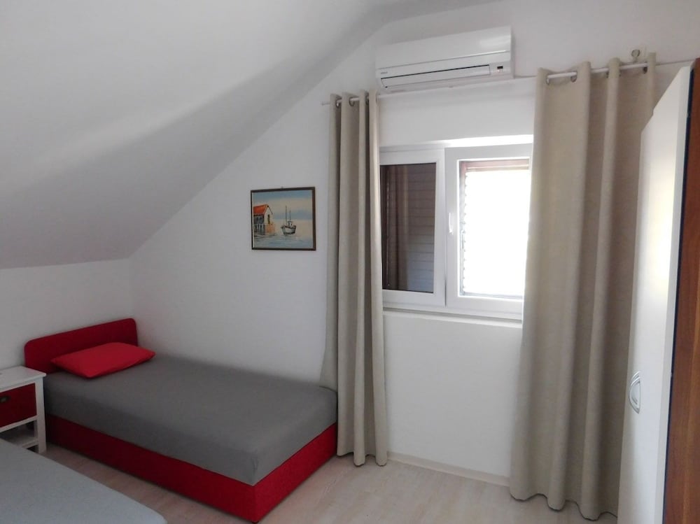 Coloured - Apartments on Island - A4 - Bijeli : view 3