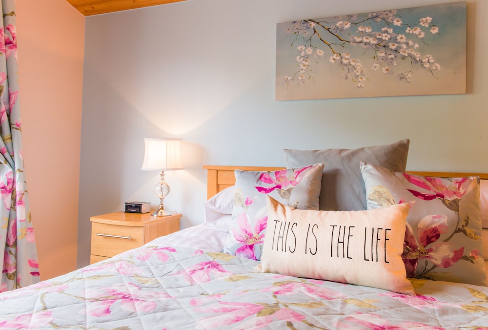 Skylark Lodge With Hot Tub Near Cupar, Fife view 4