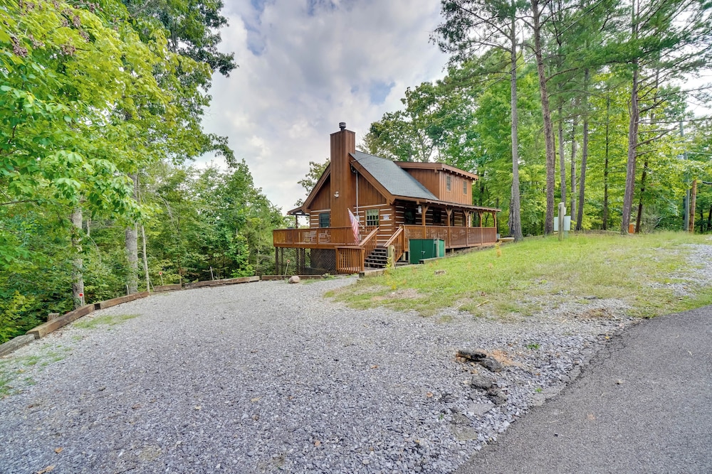 Hot Tub & Deck! 'bear Hugs Cabin' Near Gatlinburg