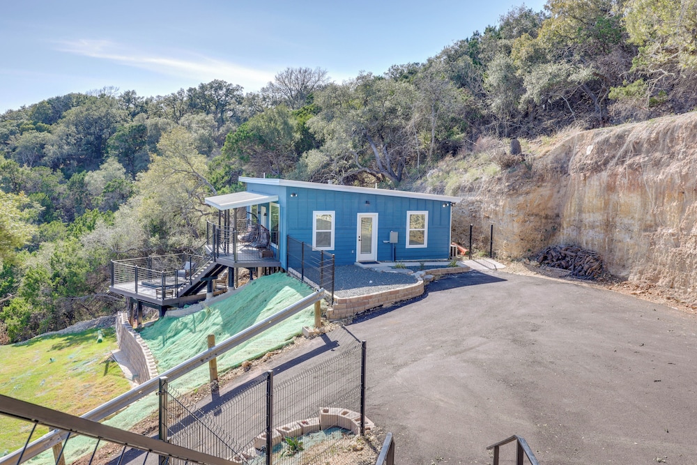 Hot Tub, Boat Ramp: Cabin Close to Canyon Lake