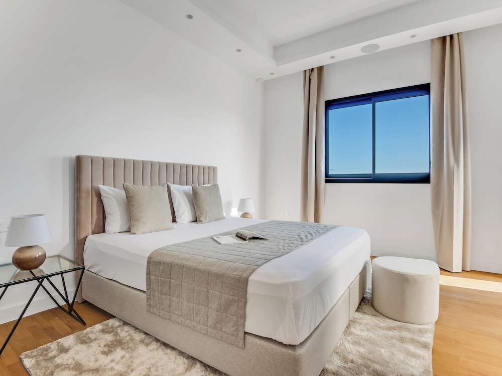 Sanders Crystal 2 Limassol