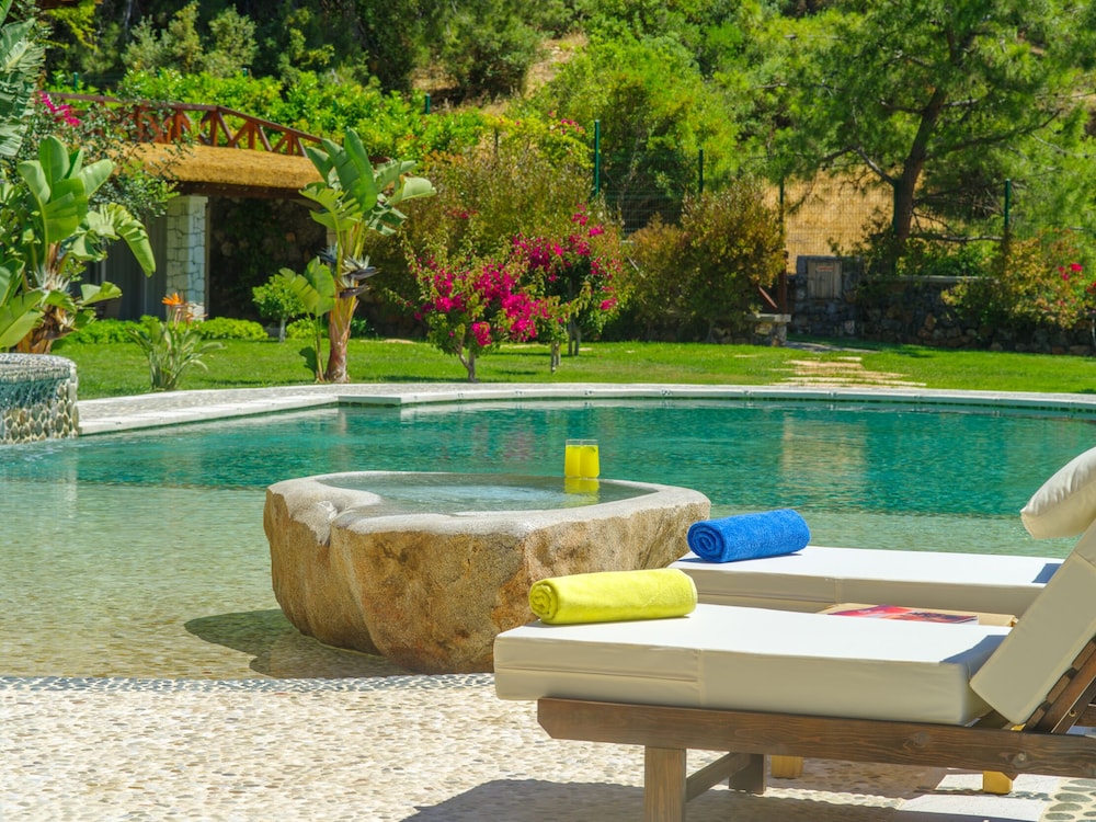 Private Island-Style Ultra Luxury Villa Estate