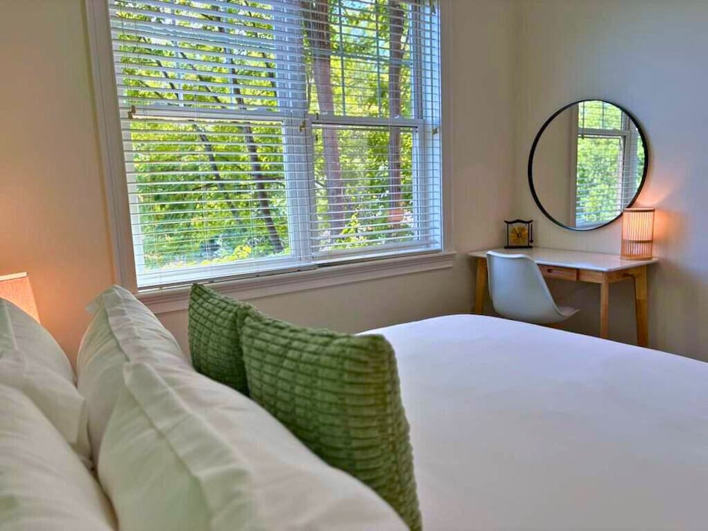 Well-Equipped 2BR - Greenbay 301