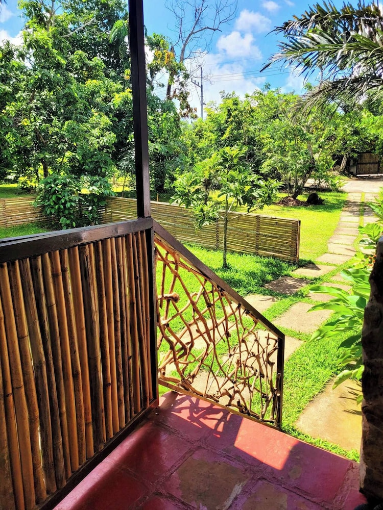 Modern Bahay Kubo Near Tagaytay - Casita Anahaw