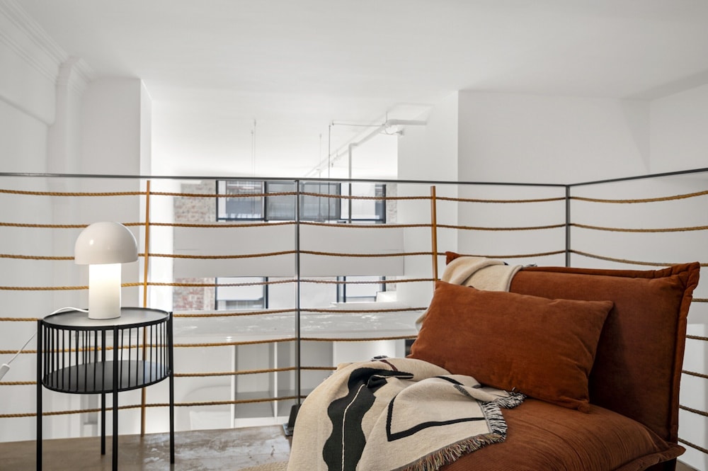 Classic 1-bed City Stay Near Eateries and Laneways