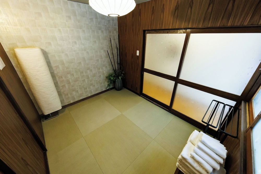 R-Guest Residence Tsurumibashi