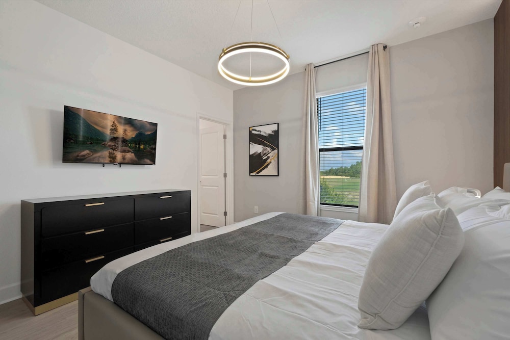 Magical 15-bedroom Villa Game Room, Theater & More!